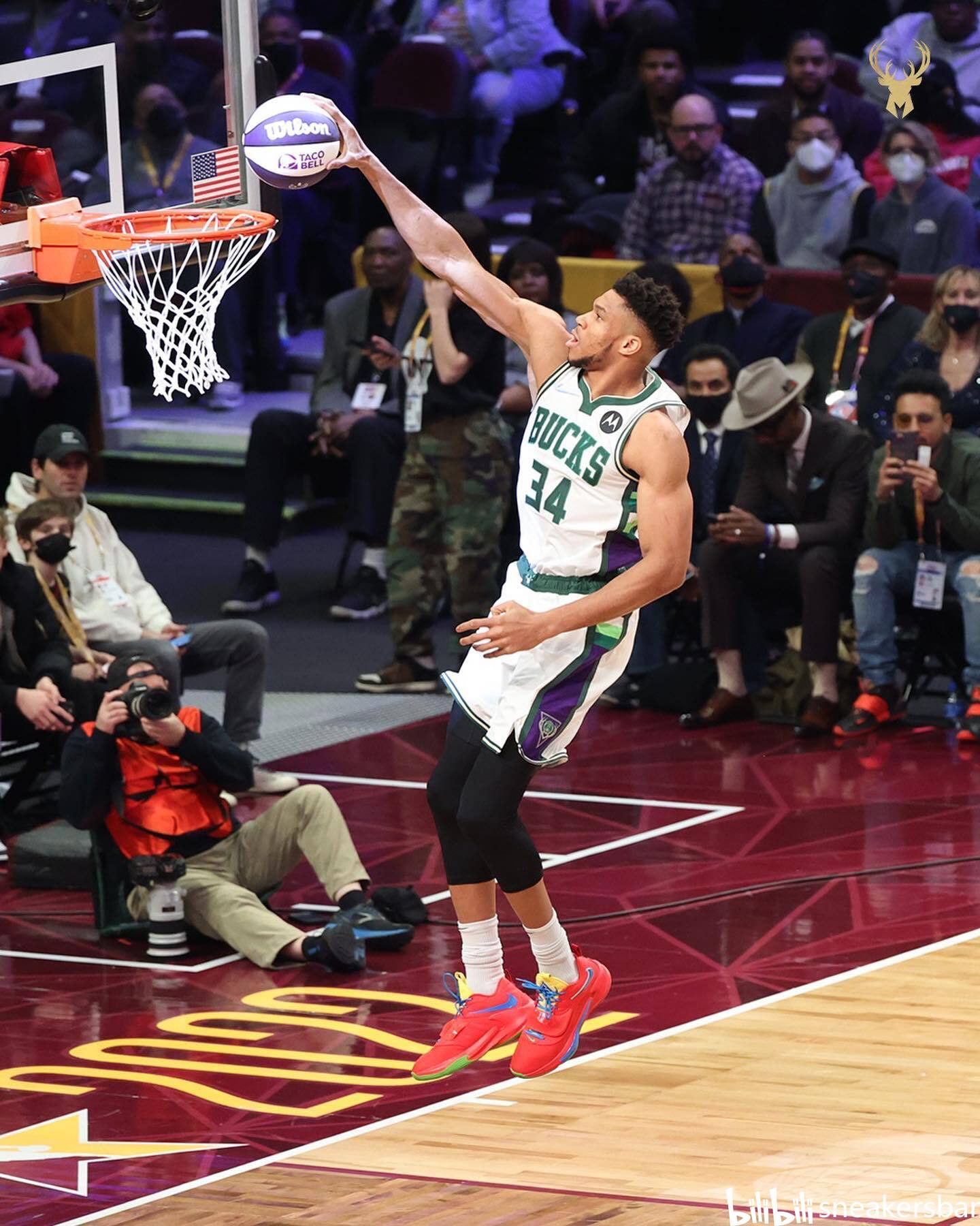 位球员都有 位球员都有