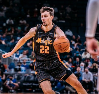 他依然坚持 他依然坚持