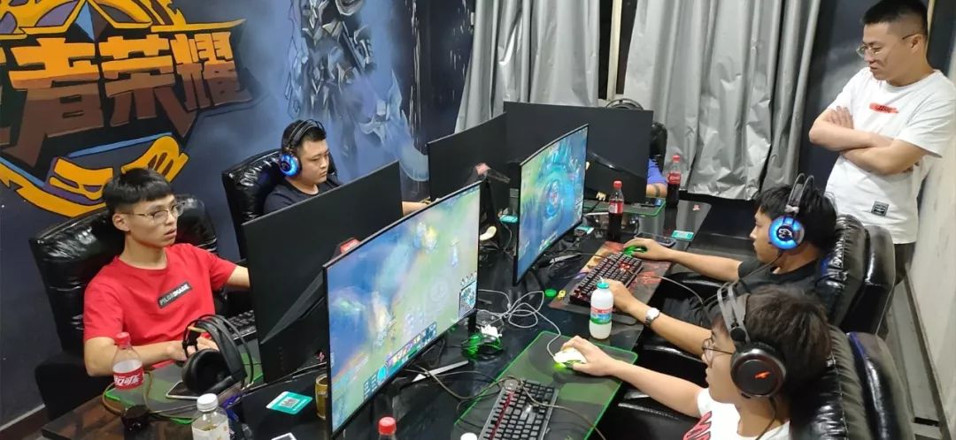 坚持不懈的 坚持不懈的