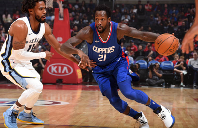 被任骏飞误伤，莫兰德赛季报销？亮相宏远宿舍，谁注意他的举动.