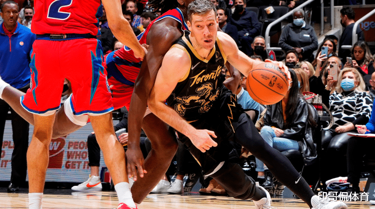 在内线轮换 在内线轮换